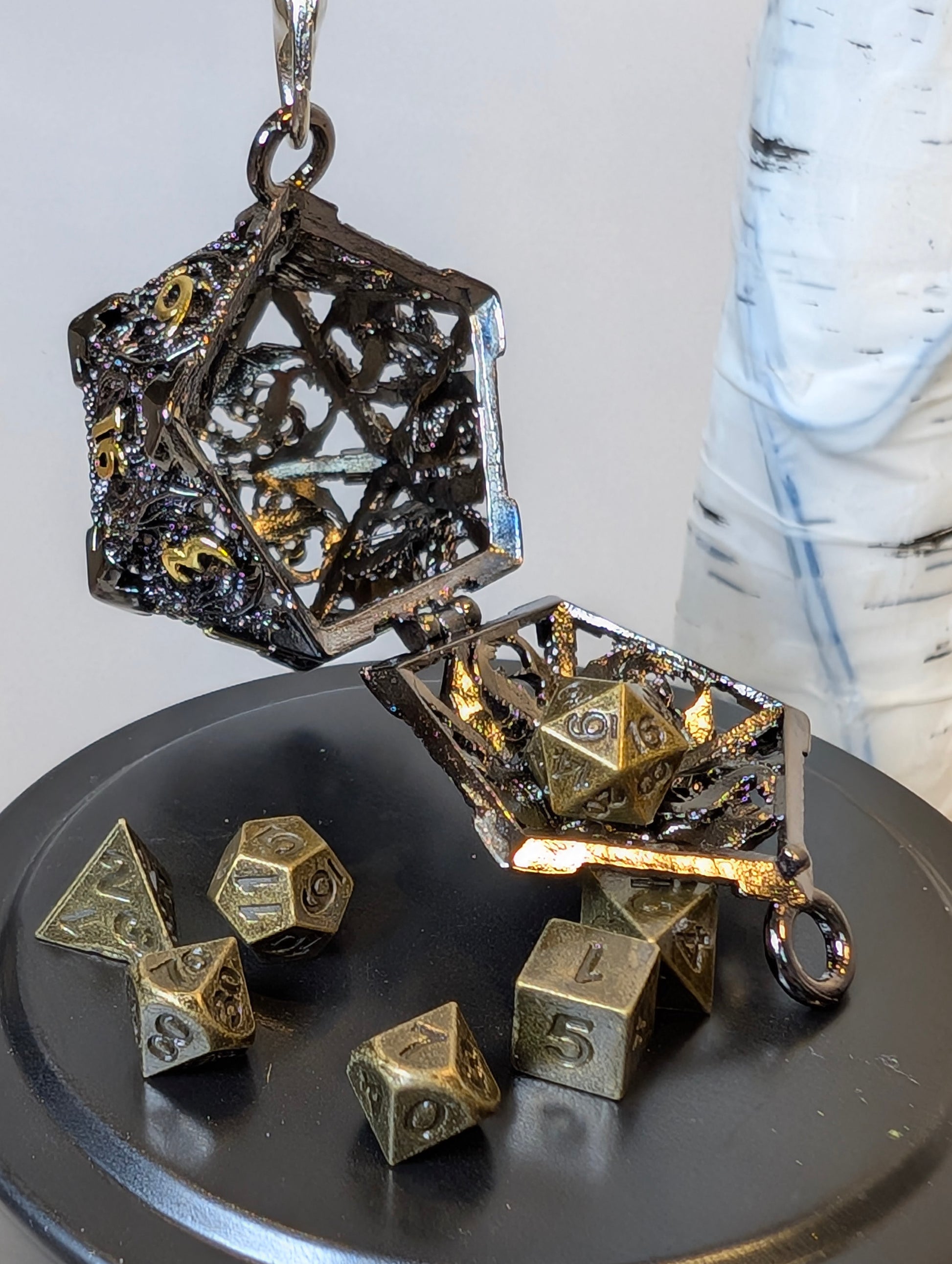 Gilded Void Hollow Metal Dice Set D20 Keychain – black and gold