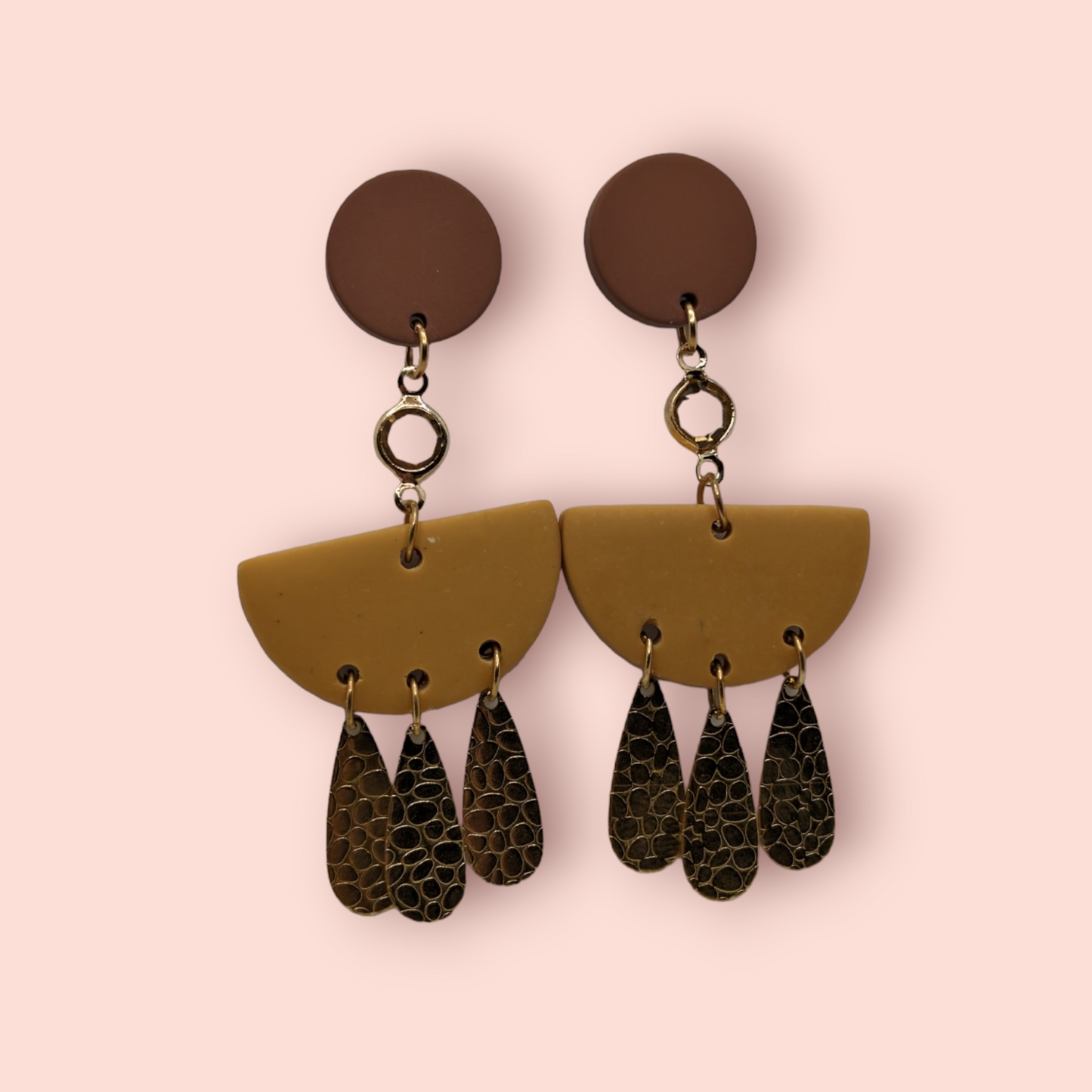 Caramel kisses themed earrings gold triplet