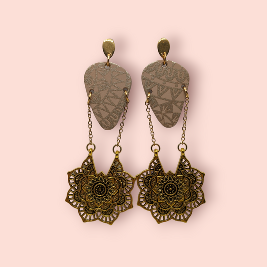 Caramel kisses themed earrings  caramel queen